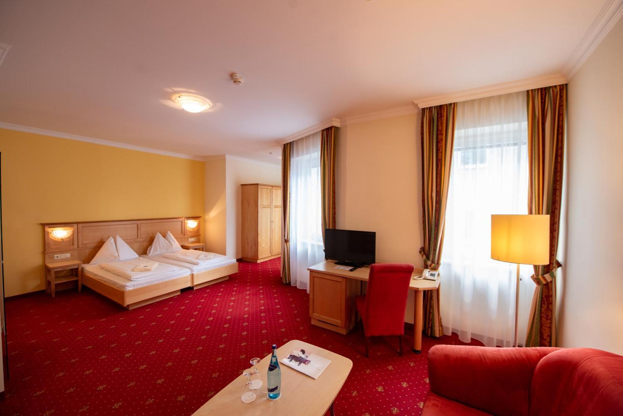 Aktivhotel Weisser Hirsch Мариацел Екстериор снимка