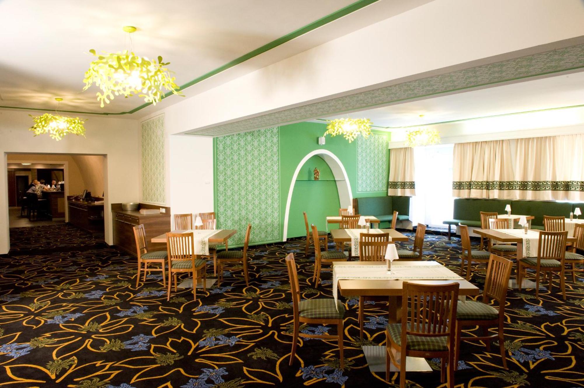 Aktivhotel Weisser Hirsch Мариацел Екстериор снимка