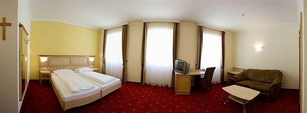 Aktivhotel Weisser Hirsch Мариацел Екстериор снимка