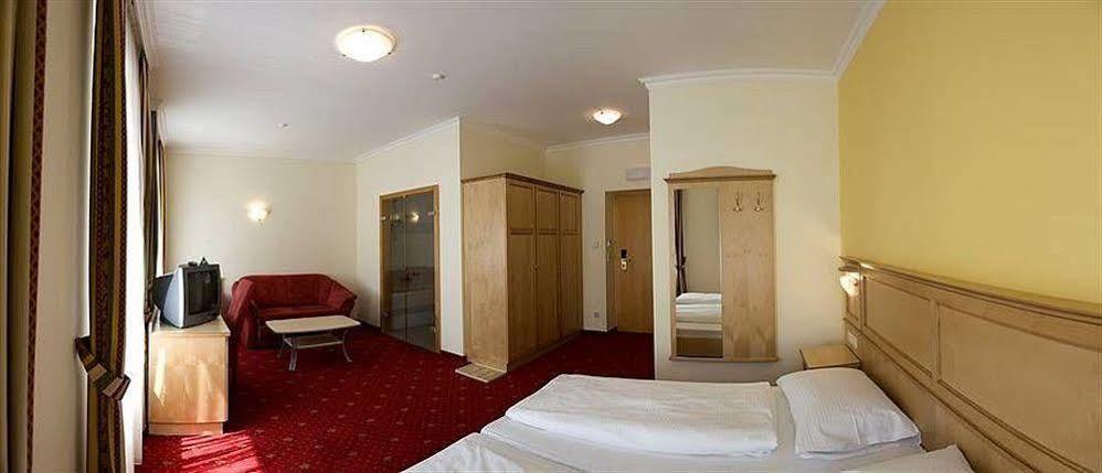 Aktivhotel Weisser Hirsch Мариацел Екстериор снимка